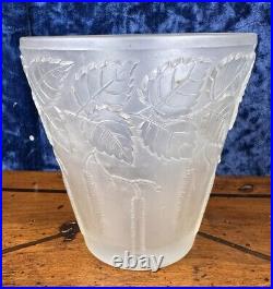 Superbe vase Art nouveau en verre pressé moulé givré