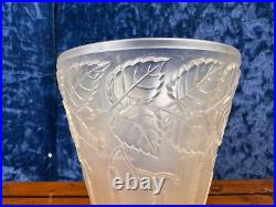 Superbe vase Art nouveau en verre pressé moulé givré
