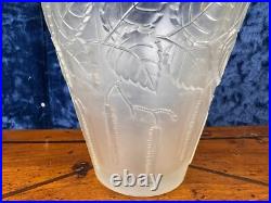Superbe vase Art nouveau en verre pressé moulé givré