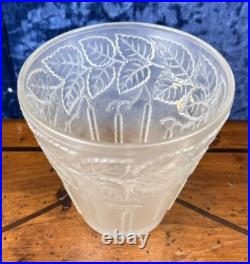 Superbe vase Art nouveau en verre pressé moulé givré