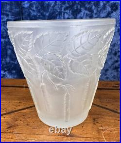 Superbe vase Art nouveau en verre pressé moulé givré