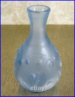 Superbe vase Muguet Art Nouveau verre pressé moulé bleu opaque. Ecole de Nancy