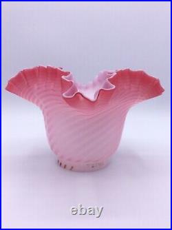 Tulipe de lampe à pétrole verre soufflé vaseline rose Whitefriars Powell & Sons
