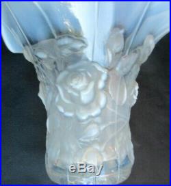 Vase Déco Art Nouveau, verre opalescent, Roses en relief, Verlys