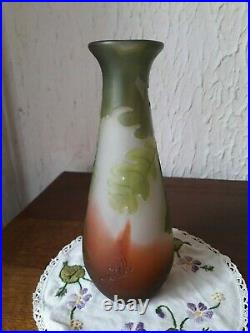 Vase Emile Gallé en pâte de verre gravé d'époque Art nouveau