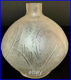 Vase René LALIQUE art nouveau modèle Plumes en verre opalescent de 1920
