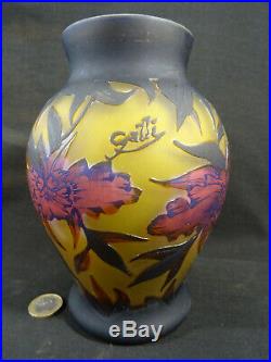 Vase de style art nouveau pate de verre signé GALLE