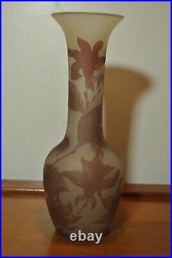 Vase en verre gravé acide décor style art nouveau fleur iris