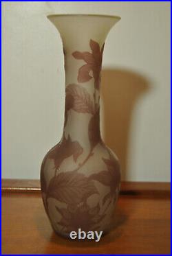 Vase en verre gravé acide décor style art nouveau fleur iris