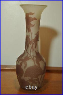 Vase en verre gravé acide décor style art nouveau fleur iris