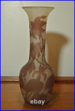 Vase en verre gravé acide décor style art nouveau fleur iris