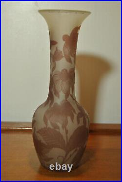 Vase en verre gravé acide décor style art nouveau fleur iris