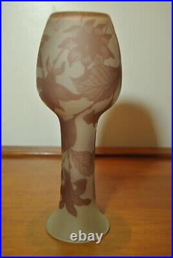 Vase en verre gravé acide décor style art nouveau fleur iris