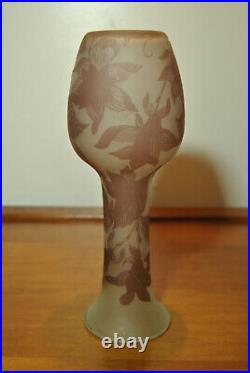 Vase en verre gravé acide décor style art nouveau fleur iris