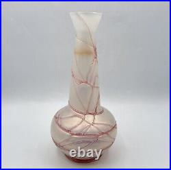 Vase en verre soufflé irisé décor filets roses de Pallme König Art Nouveau