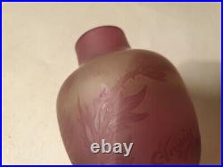 Vase miniature en verre dégagé à l acide signé C Vessière Nancy