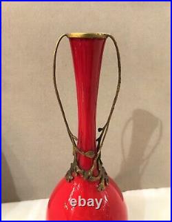 Vase / soliflore ART NOUVEAU verre opalin sang de boeuf Monture bronze 25 cm